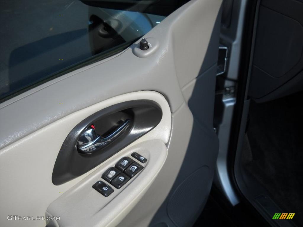 2005 TrailBlazer EXT LS 4x4 - Silverstone Metallic / Light Gray photo #16