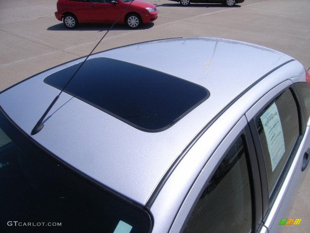 2007 Focus ZX5 SES Hatchback - CD Silver Metallic / Charcoal/Light Flint photo #12