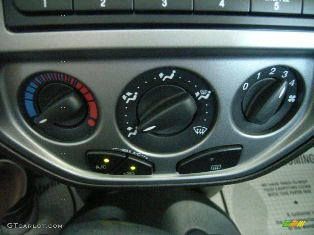 2007 Focus ZX5 SES Hatchback - CD Silver Metallic / Charcoal/Light Flint photo #27