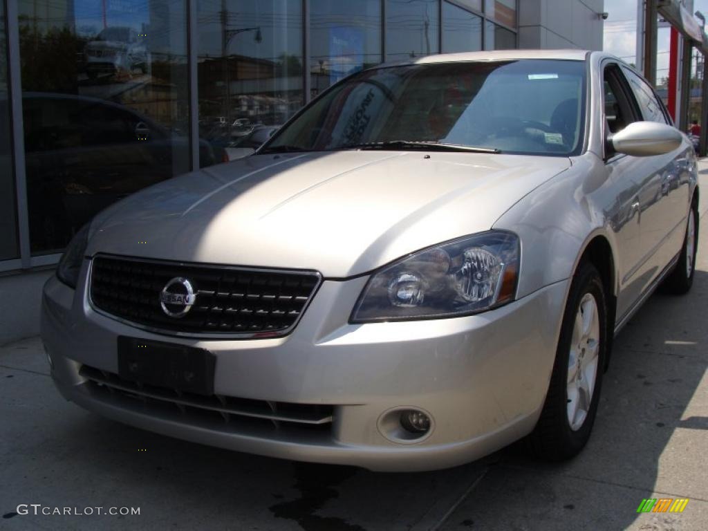 Sheer Silver Metallic Nissan Altima