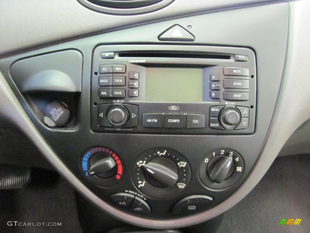 2003 Focus SE Sedan - Sangria Red Metallic / Medium Graphite photo #5