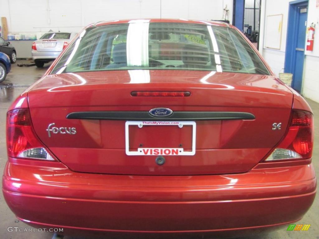 2003 Focus SE Sedan - Sangria Red Metallic / Medium Graphite photo #16