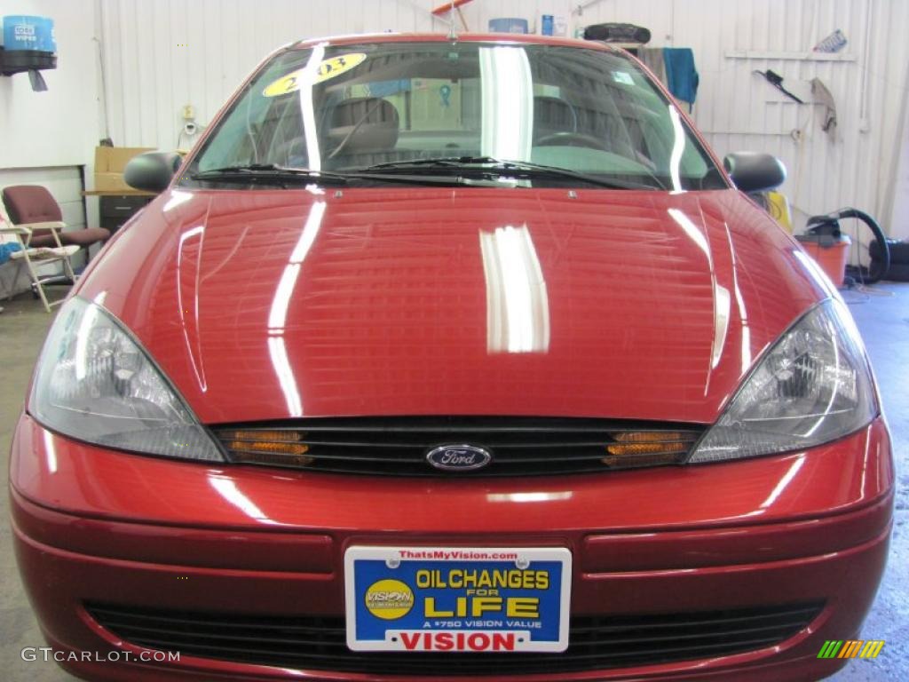 2003 Focus SE Sedan - Sangria Red Metallic / Medium Graphite photo #18