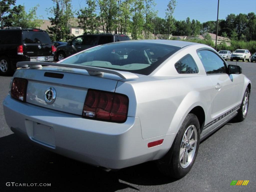 2005 Mustang V6 Deluxe Coupe - Satin Silver Metallic / Light Graphite photo #2