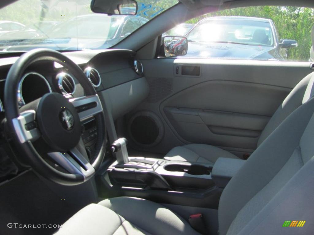 2005 Mustang V6 Deluxe Coupe - Satin Silver Metallic / Light Graphite photo #22