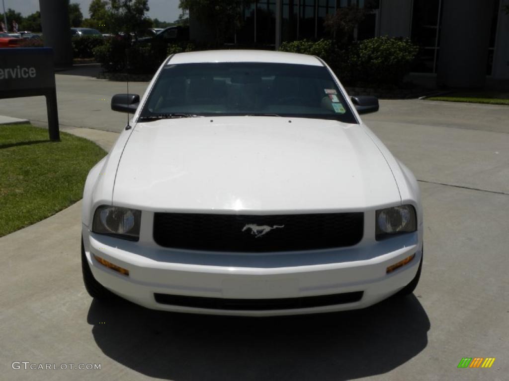 2005 Mustang V6 Premium Coupe - Performance White / Medium Parchment photo #2