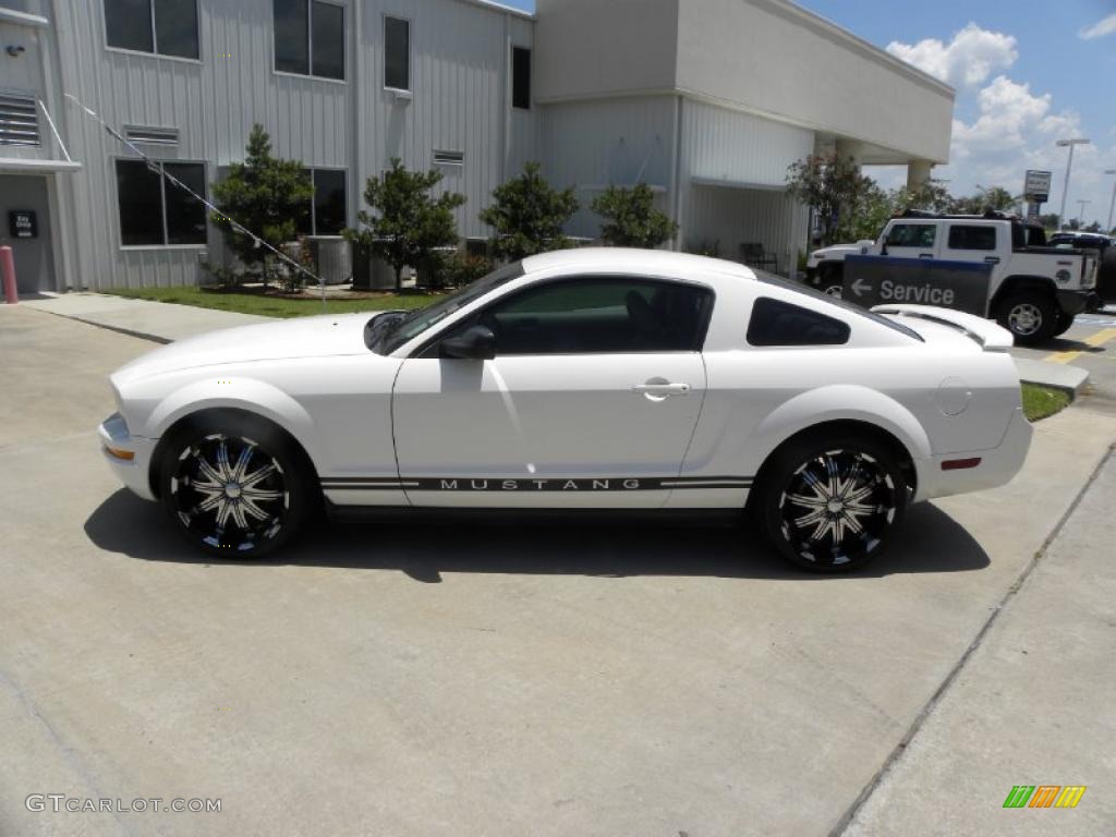 2005 Mustang V6 Premium Coupe - Performance White / Medium Parchment photo #4