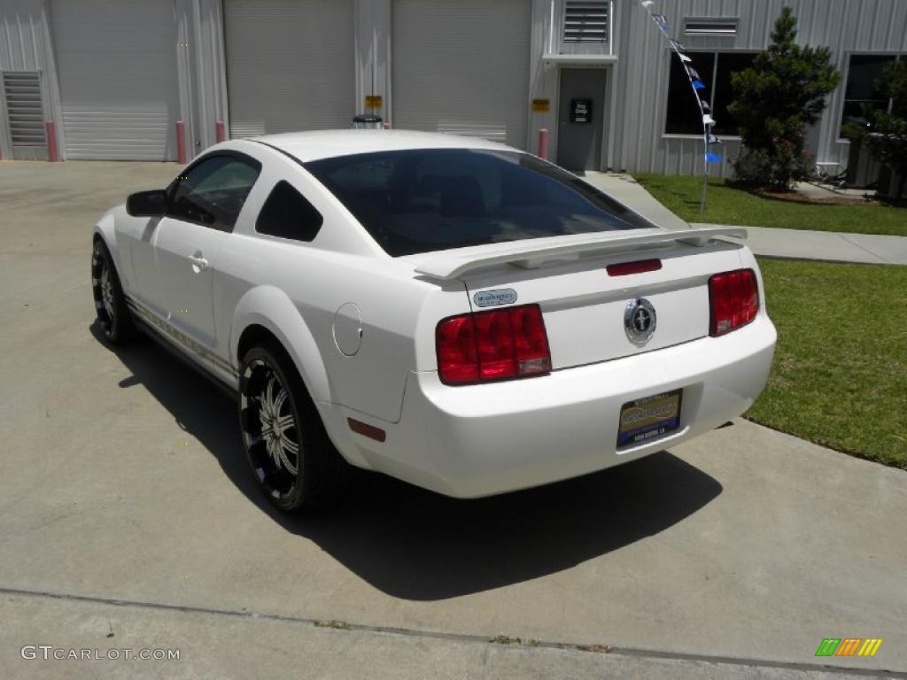 2005 Mustang V6 Premium Coupe - Performance White / Medium Parchment photo #5