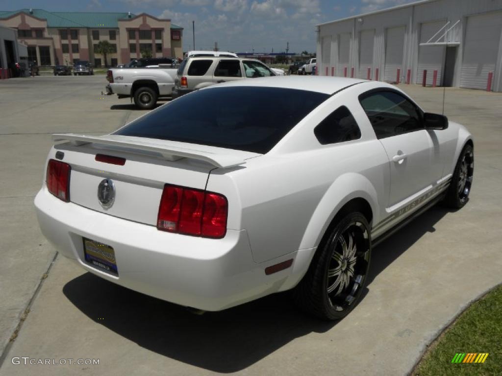 2005 Mustang V6 Premium Coupe - Performance White / Medium Parchment photo #7