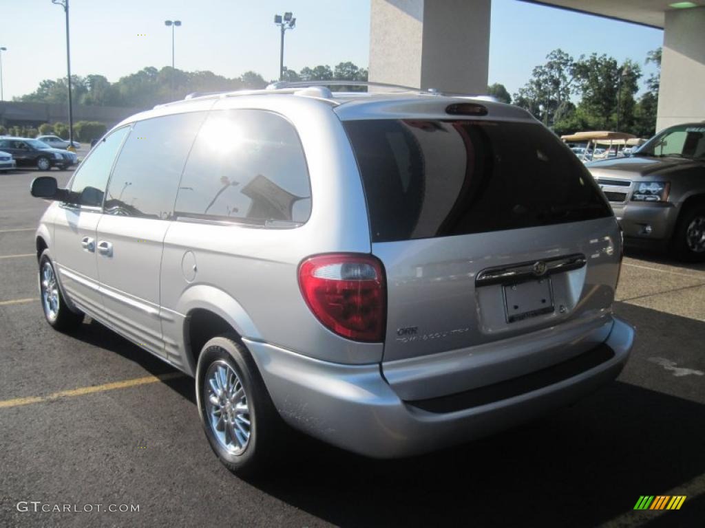 2003 Town & Country Limited - Bright Silver Metallic / Navy Blue photo #5