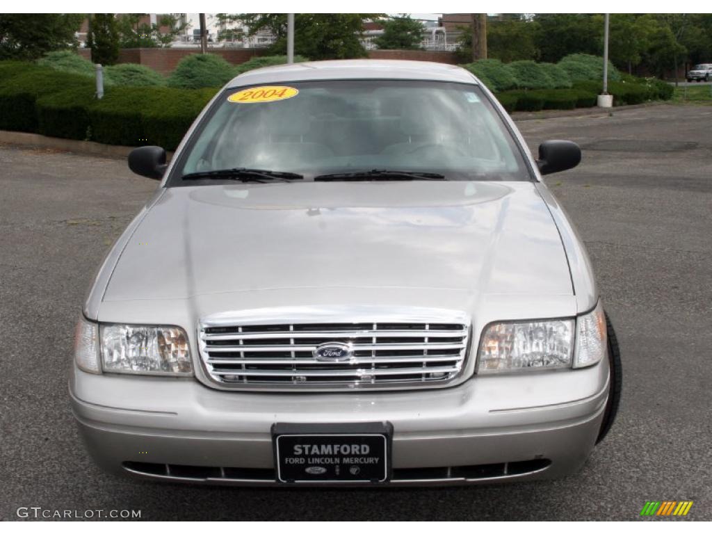 2004 Crown Victoria LX - Silver Birch Metallic / Light Flint photo #2