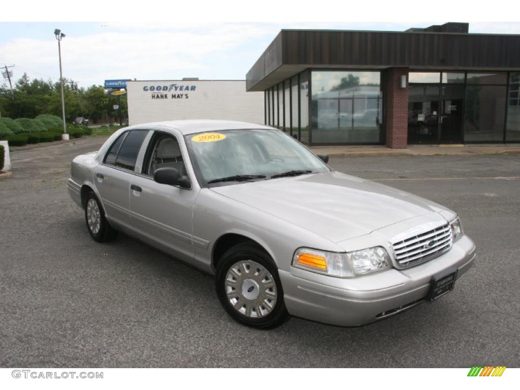 2004 Crown Victoria LX - Silver Birch Metallic / Light Flint photo #4