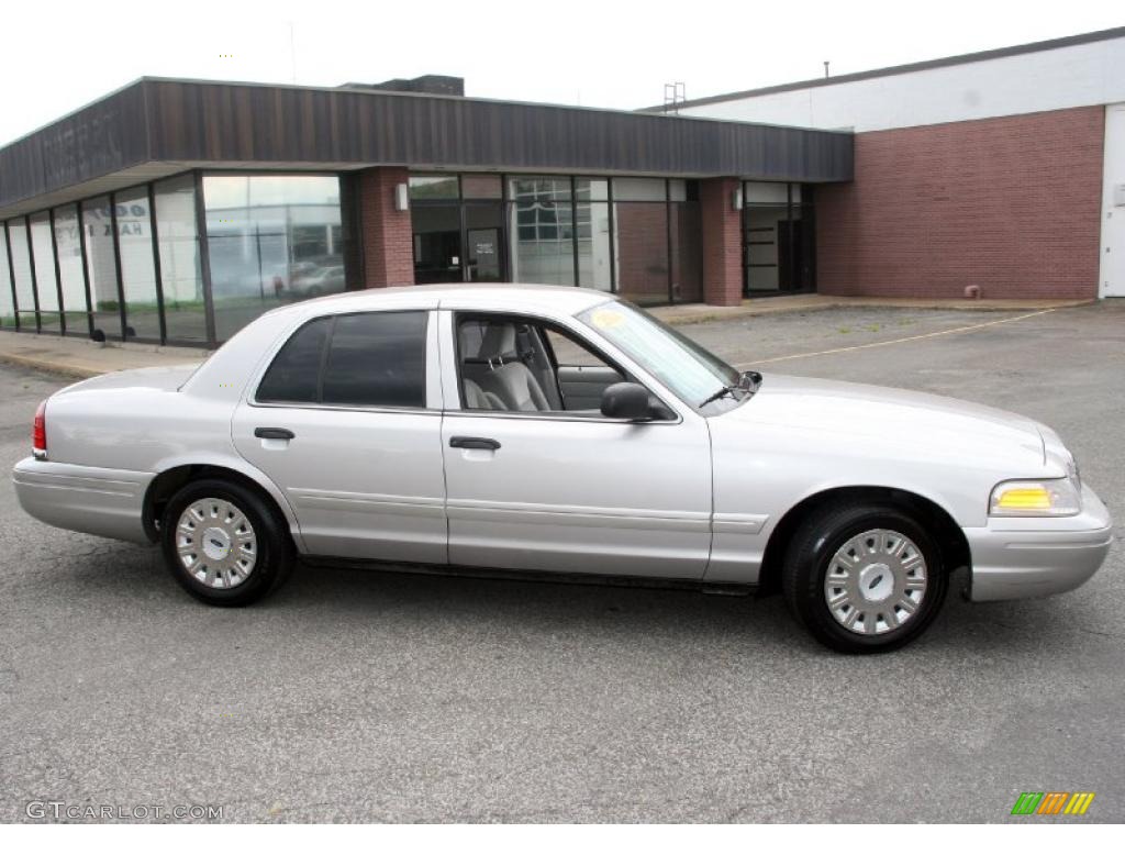 2004 Crown Victoria LX - Silver Birch Metallic / Light Flint photo #6