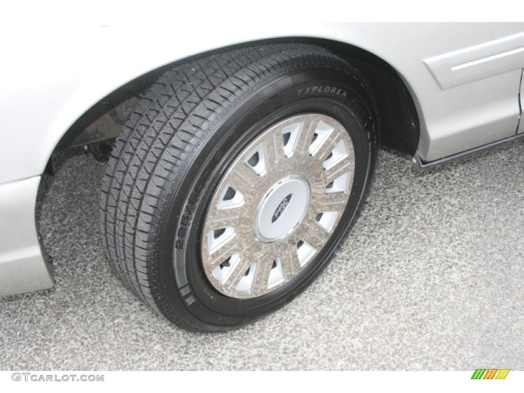 2004 Crown Victoria LX - Silver Birch Metallic / Light Flint photo #15