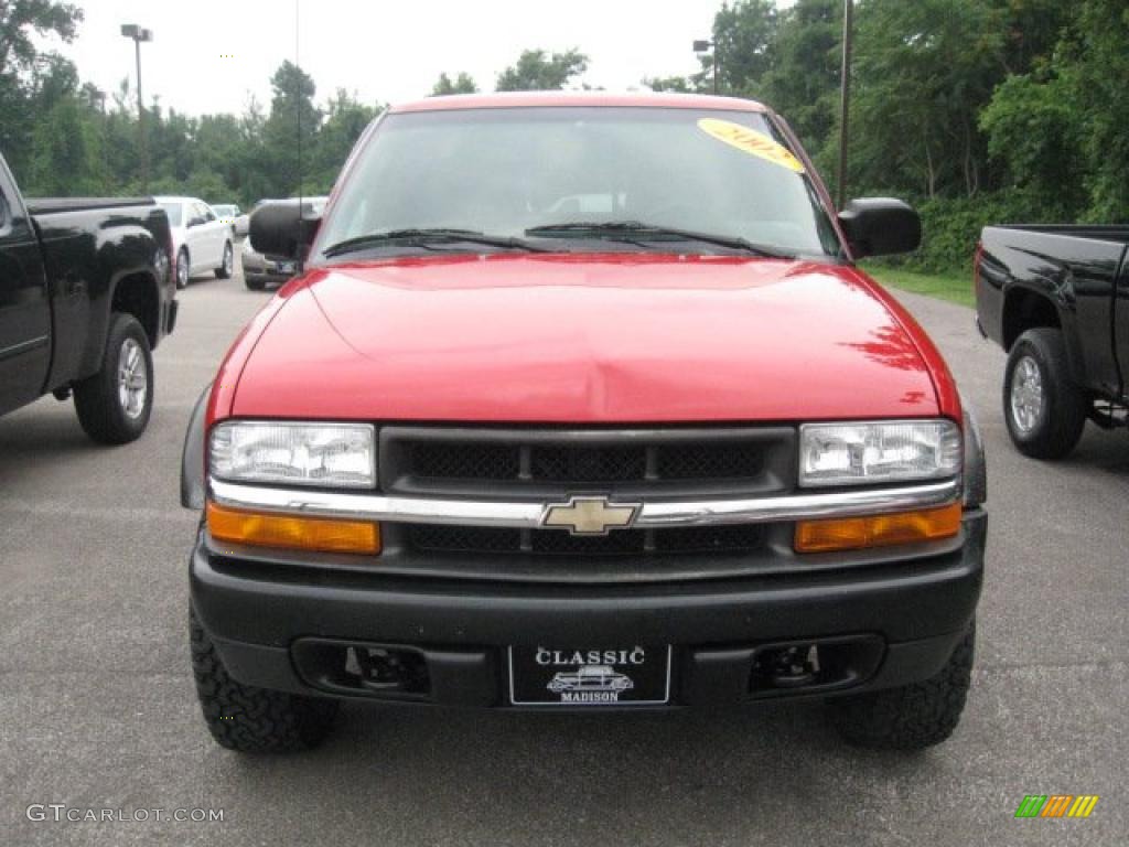 2002 S10 ZR2 Extended Cab 4x4 - Victory Red / Graphite photo #2