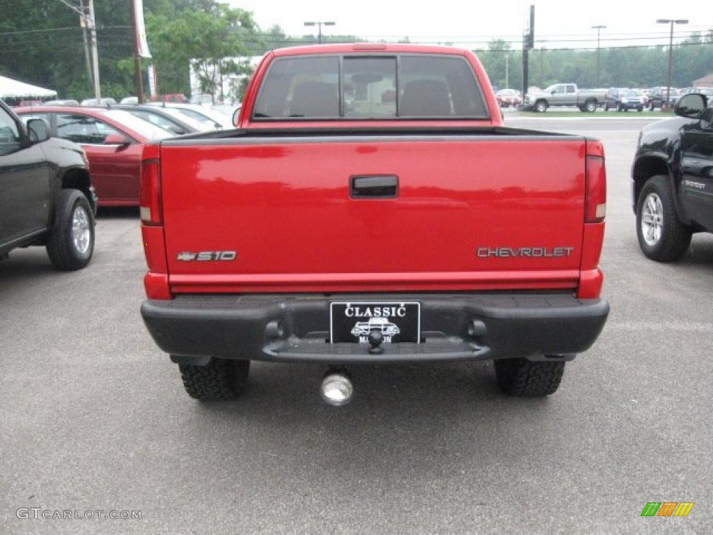 2002 S10 ZR2 Extended Cab 4x4 - Victory Red / Graphite photo #4