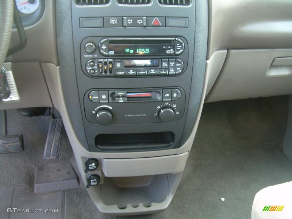 2001 Voyager LX - Patriot Blue Pearl / Taupe photo #13