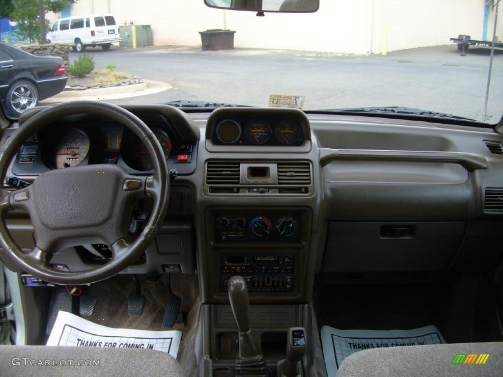 1995 Montero LS 4x4 - Warm Springs Silver Metallic / Brown photo #15