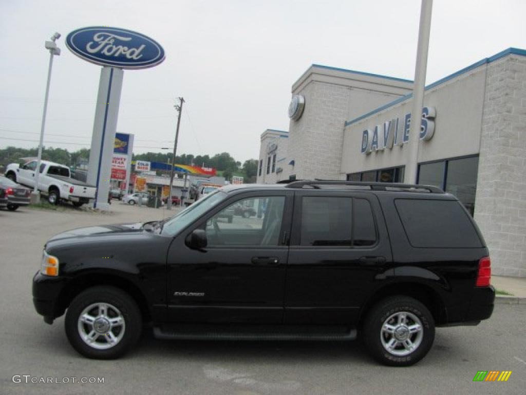 2004 Explorer XLT 4x4 - Black / Midnight Grey photo #2