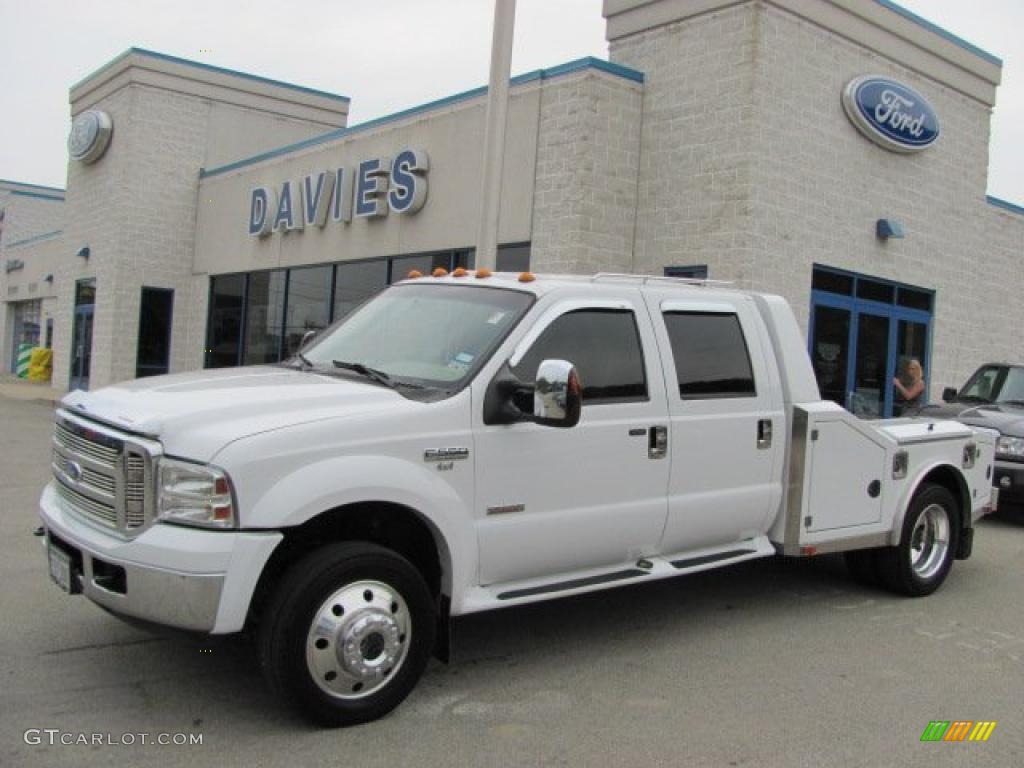 2007 F550 Super Duty Lariat Crew Cab 4x4 Chassis Fifth Wheel - Oxford White / Tan photo #1