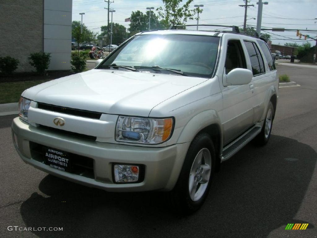 2001 QX4 4x4 - Dover White / Stone Beige photo #1