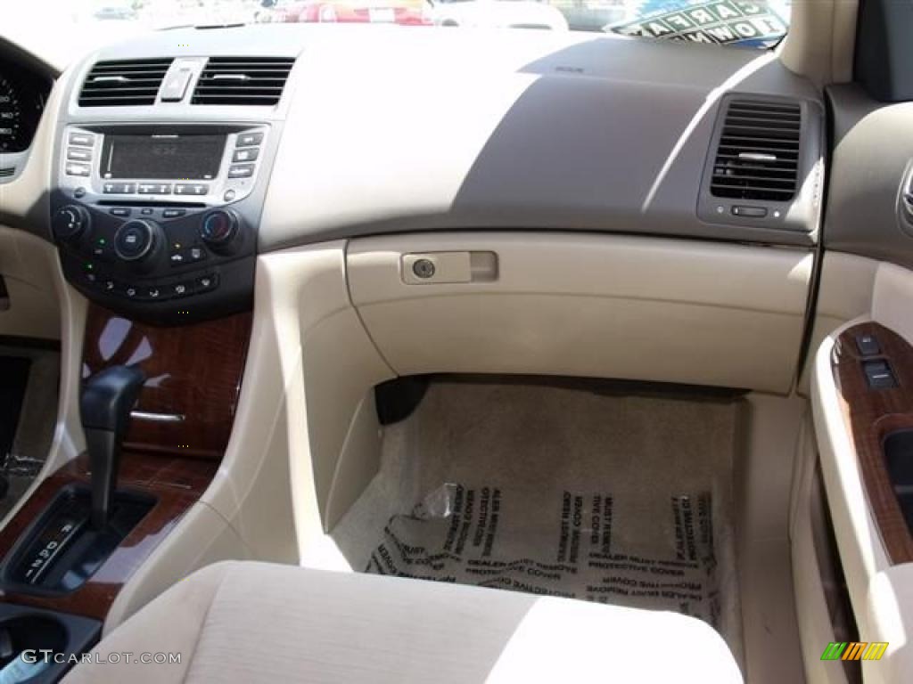 2007 Accord EX Sedan - Taffeta White / Ivory photo #12