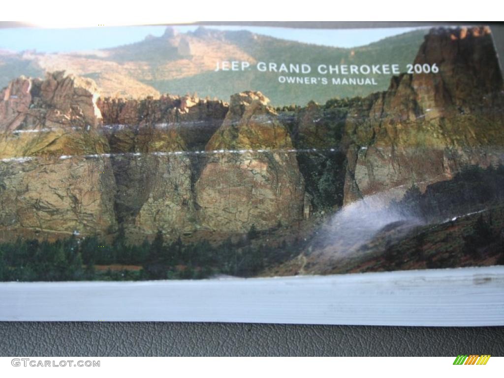 2006 Grand Cherokee Laredo 4x4 - Light Khaki Metallic / Khaki photo #8