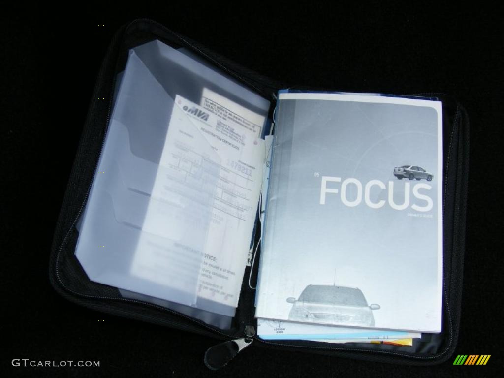 2005 Focus ZX3 SE Coupe - Blazing Copper Metallic / Dark Flint/Light Flint photo #25
