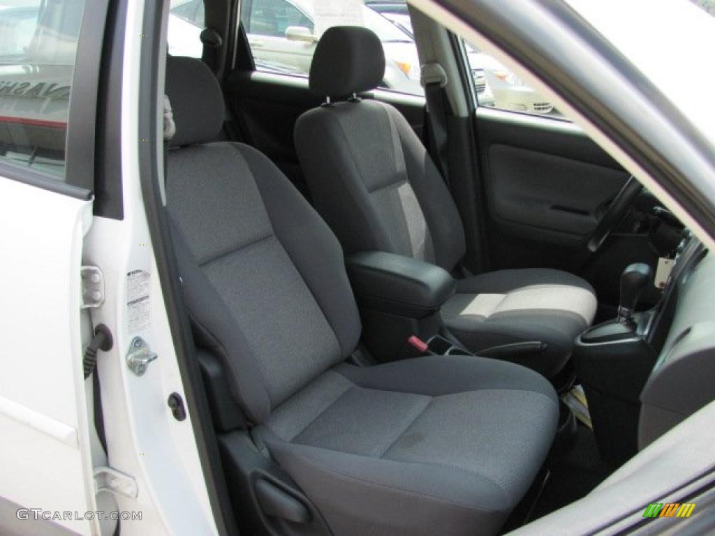 2003 Vibe AWD - Frost White / Graphite photo #11
