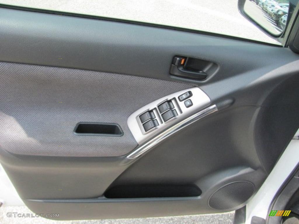 2003 Vibe AWD - Frost White / Graphite photo #13