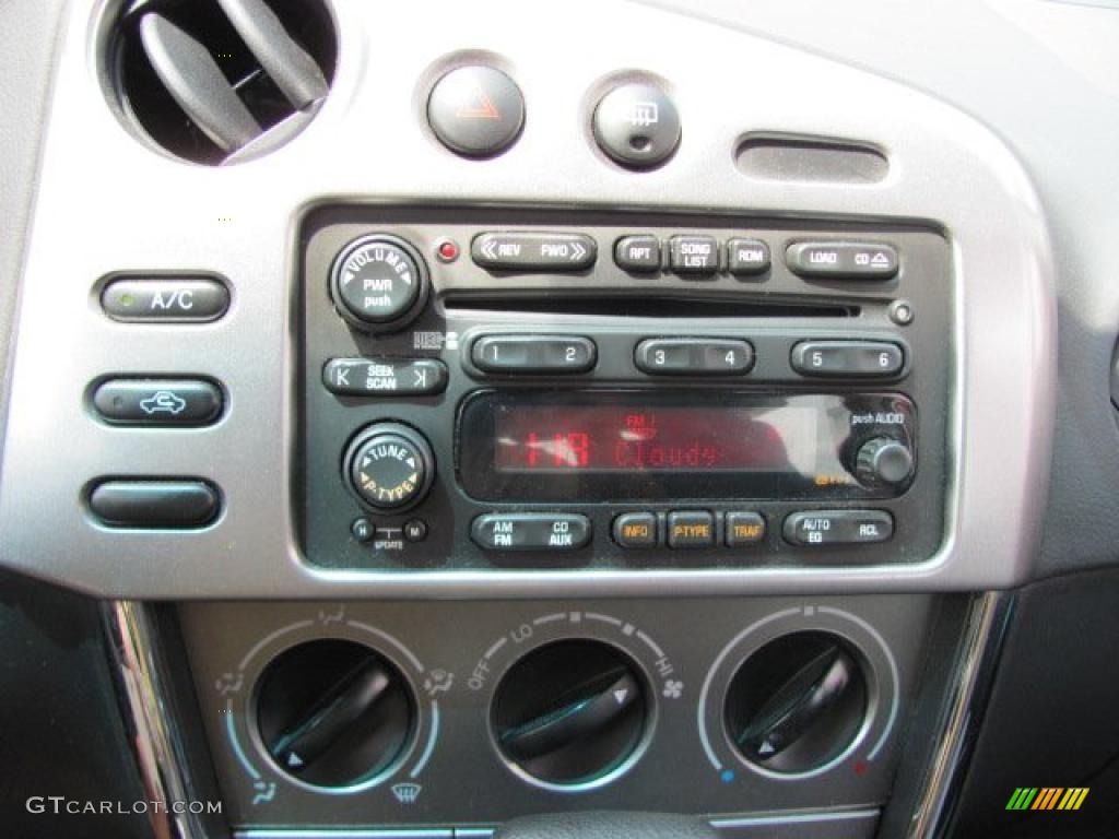 2003 Vibe AWD - Frost White / Graphite photo #15