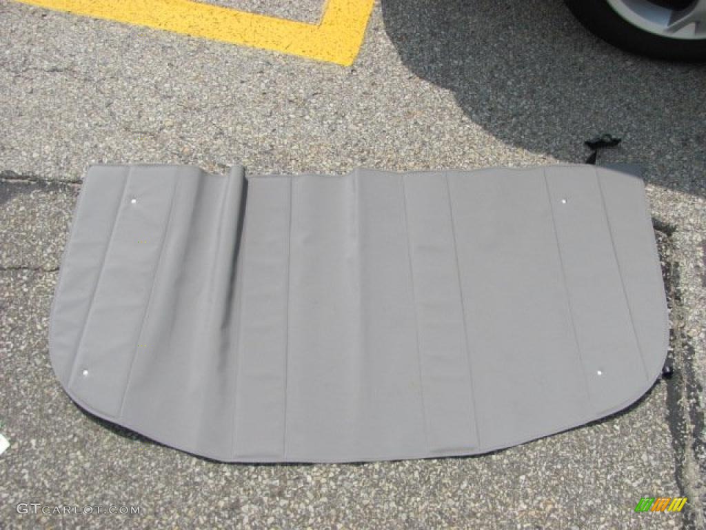 2003 Vibe AWD - Frost White / Graphite photo #18