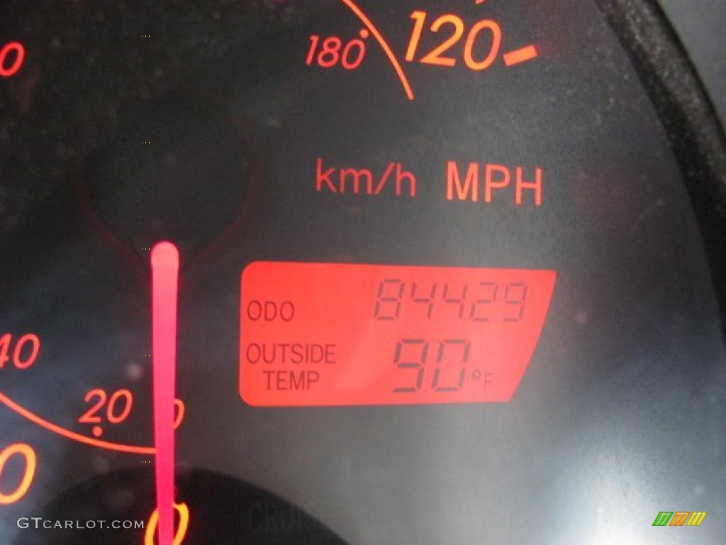 2003 Vibe AWD - Frost White / Graphite photo #20
