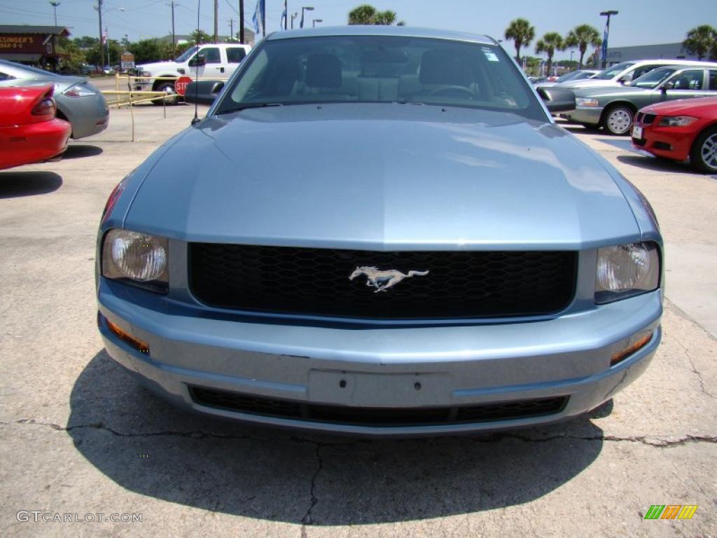 2006 Mustang V6 Deluxe Coupe - Windveil Blue Metallic / Light Graphite photo #3