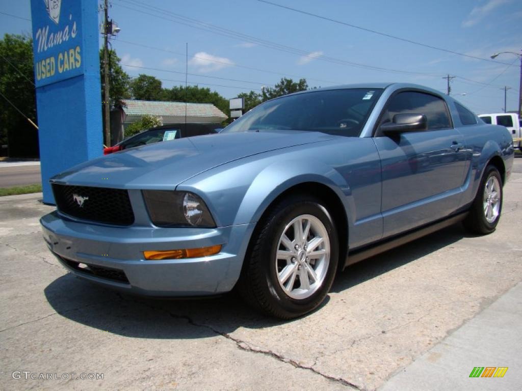 2006 Mustang V6 Deluxe Coupe - Windveil Blue Metallic / Light Graphite photo #4