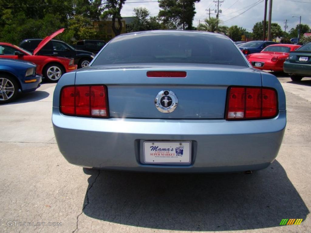 2006 Mustang V6 Deluxe Coupe - Windveil Blue Metallic / Light Graphite photo #7