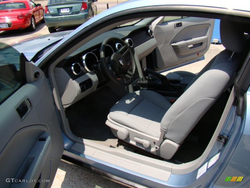 2006 Mustang V6 Deluxe Coupe - Windveil Blue Metallic / Light Graphite photo #9