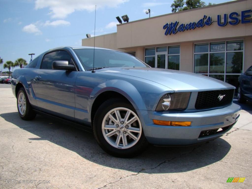 2006 Mustang V6 Deluxe Coupe - Windveil Blue Metallic / Light Graphite photo #26