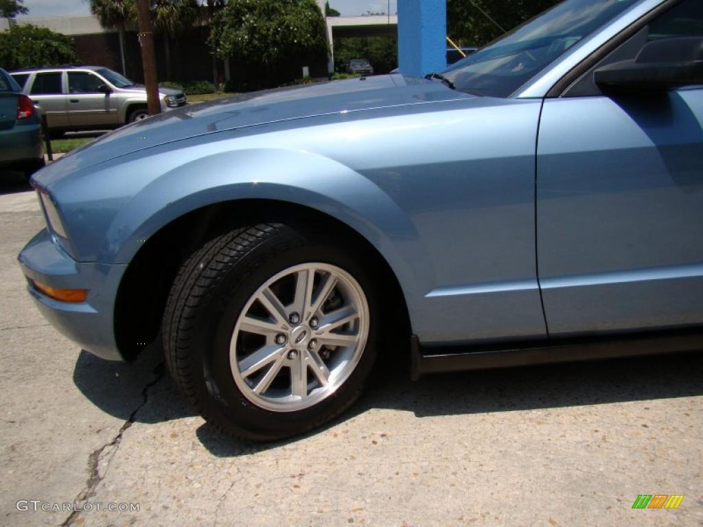 2006 Mustang V6 Deluxe Coupe - Windveil Blue Metallic / Light Graphite photo #28