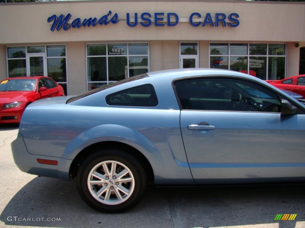 2006 Mustang V6 Deluxe Coupe - Windveil Blue Metallic / Light Graphite photo #30