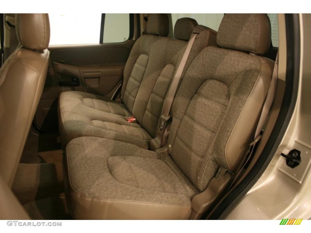 2004 Explorer XLS 4x4 - Pueblo Gold Metallic / Medium Parchment photo #15