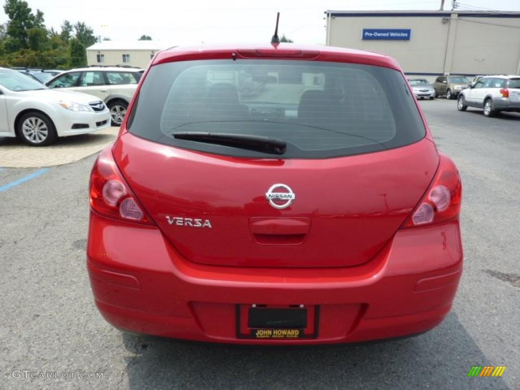 2008 Versa 1.8 S Hatchback - Red Alert / Charcoal photo #10