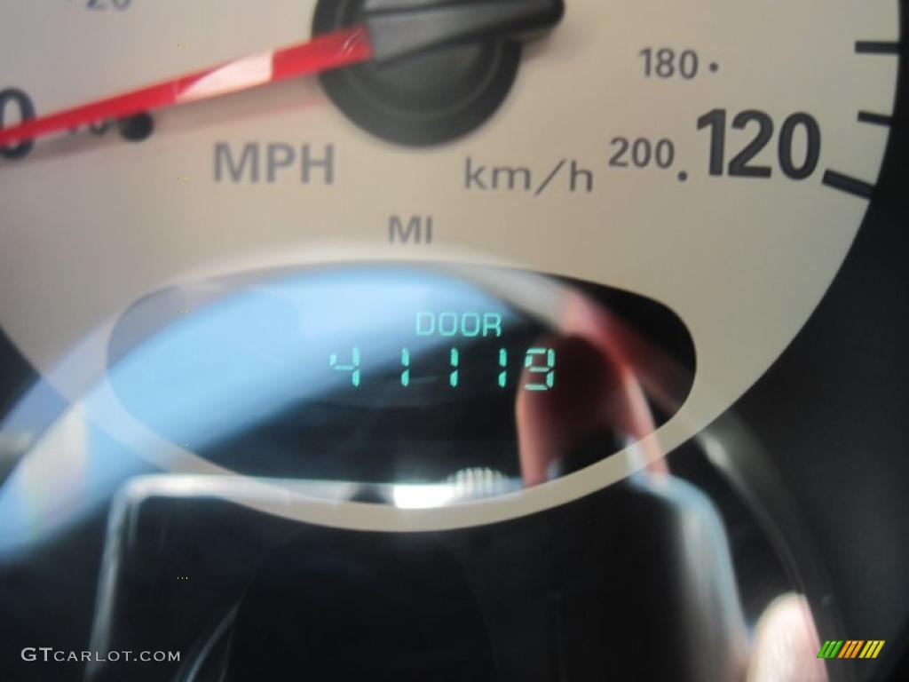 2005 PT Cruiser Convertible - Cool Vanilla White / Dark Slate Gray photo #10