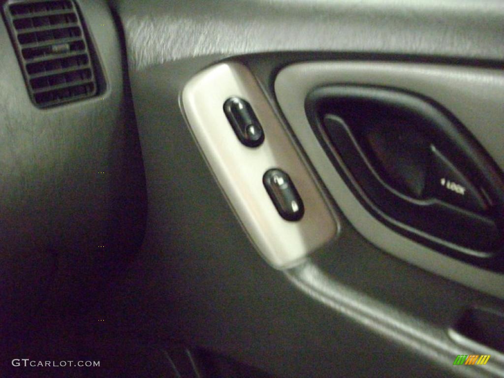2005 Escape XLT V6 4WD - Titanium Green Metallic / Medium/Dark Flint Grey photo #15