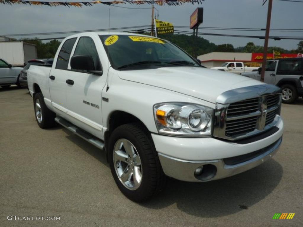 2007 Ram 1500 SLT Quad Cab 4x4 - Bright White / Medium Slate Gray photo #9