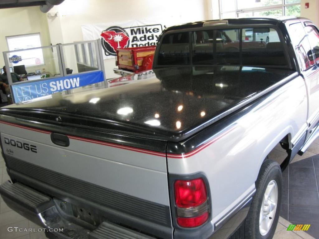 1997 Ram 1500 Laramie SLT Extended Cab - Black / Mist Gray photo #4