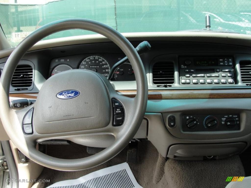 2003 Crown Victoria Sedan - Spruce Green Metallic / Medium Parchment photo #41