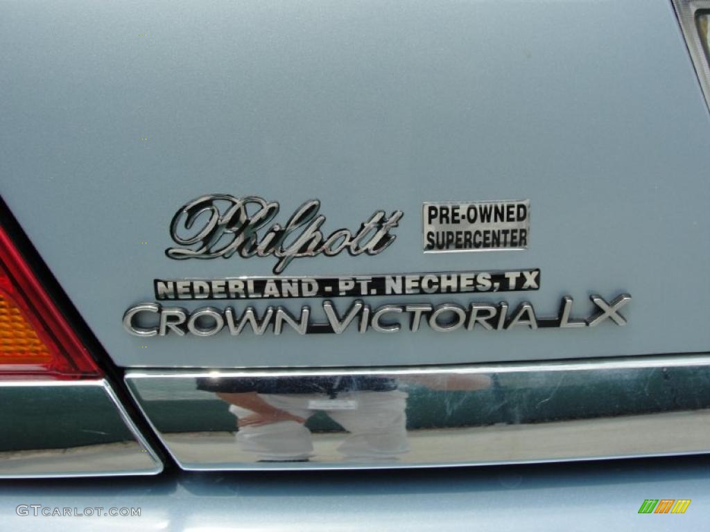 2003 Crown Victoria LX - Light Ice Blue Metallic / Light Flint photo #19