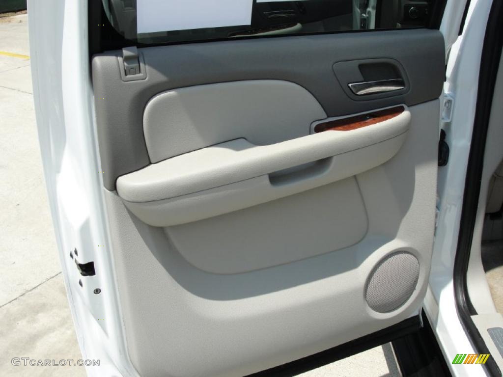 2007 Suburban 1500 LTZ - Summit White / Light Titanium/Dark Titanium photo #34