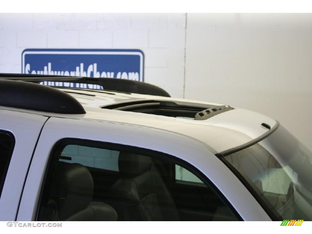 2001 Tahoe LT 4x4 - Summit White / Graphite/Medium Gray photo #4